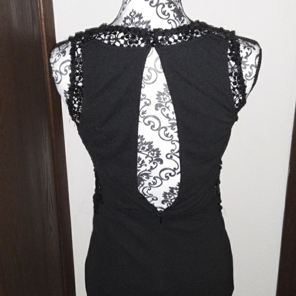 La Reyna Little Black Dress - Picture 2 of 8